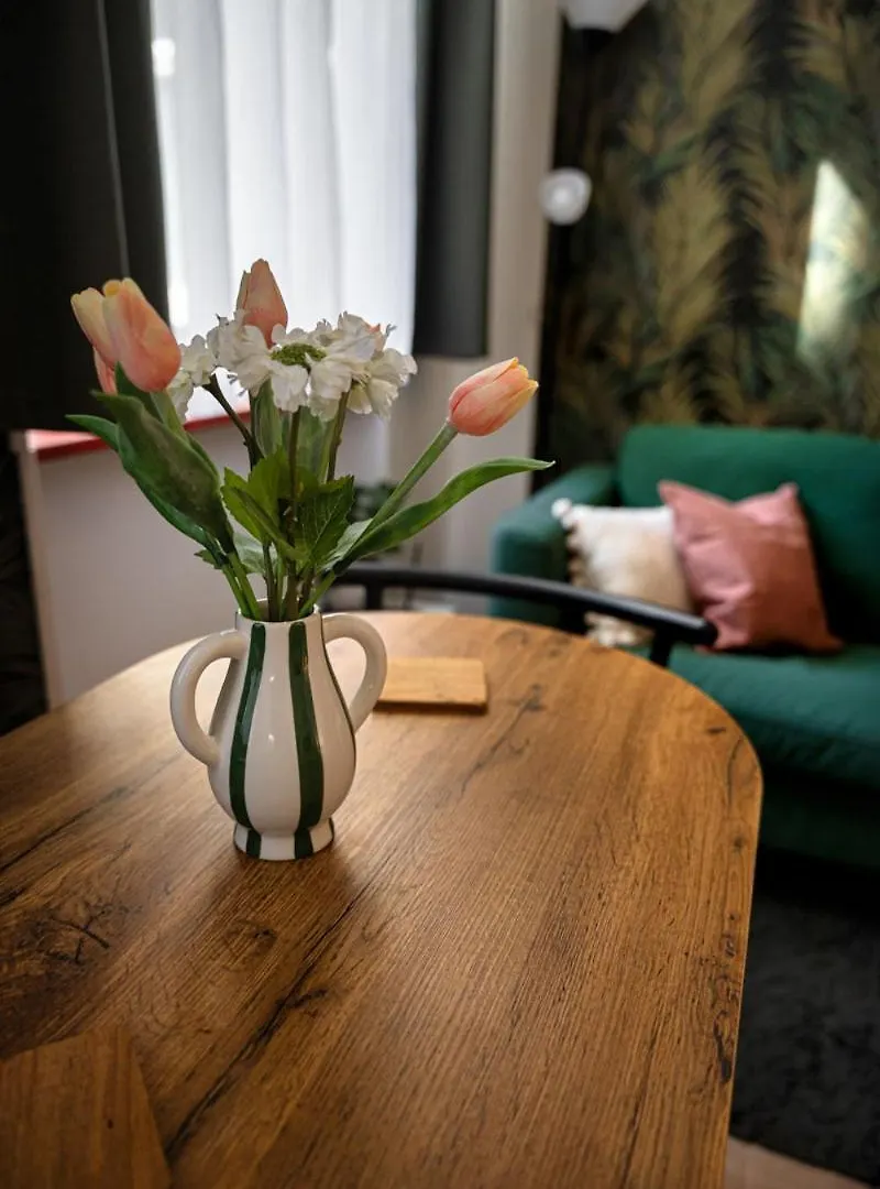 Green Palm Apartment Near By Heroes Square With Free Parking