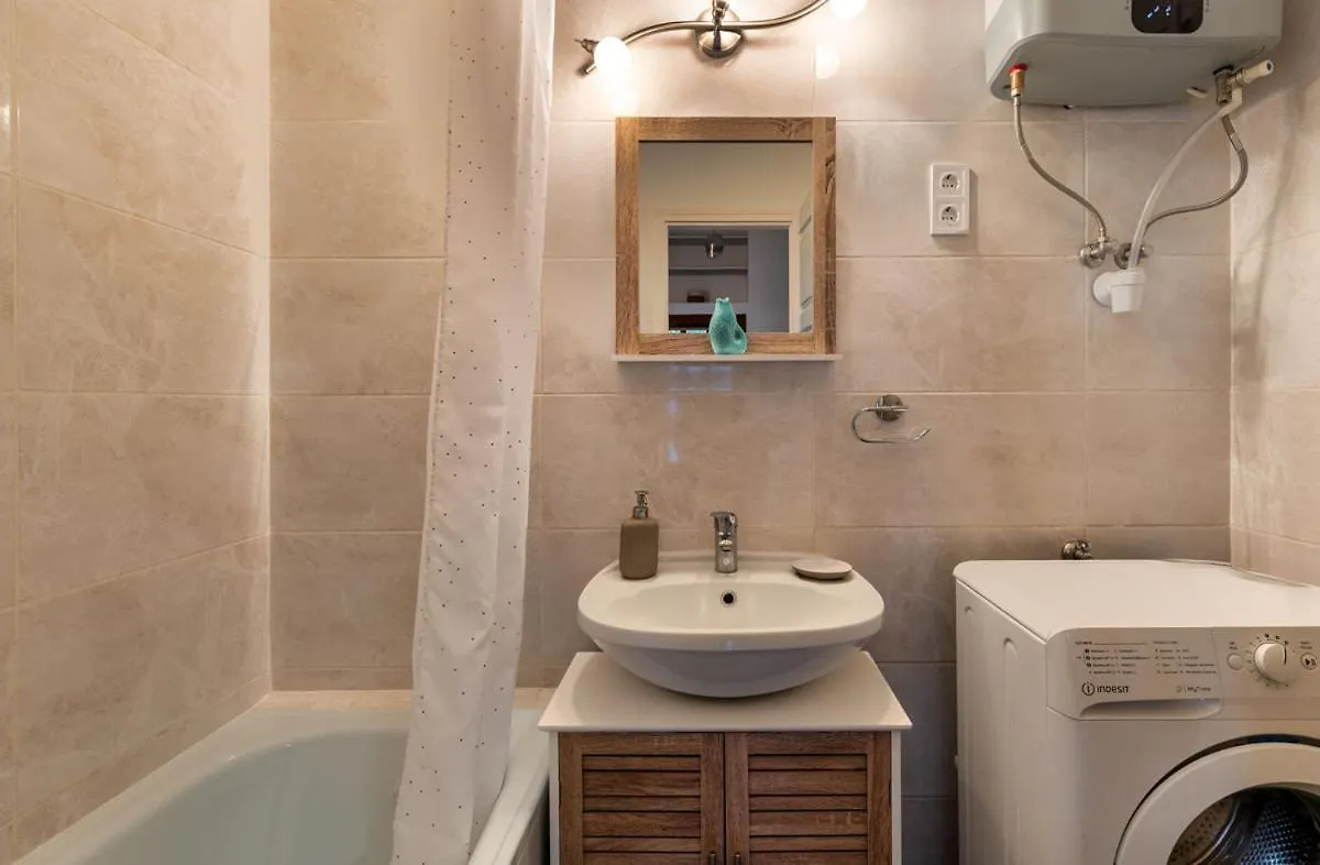 Green Palm Apartment Near By Heroes Square With Free Parking Hungary