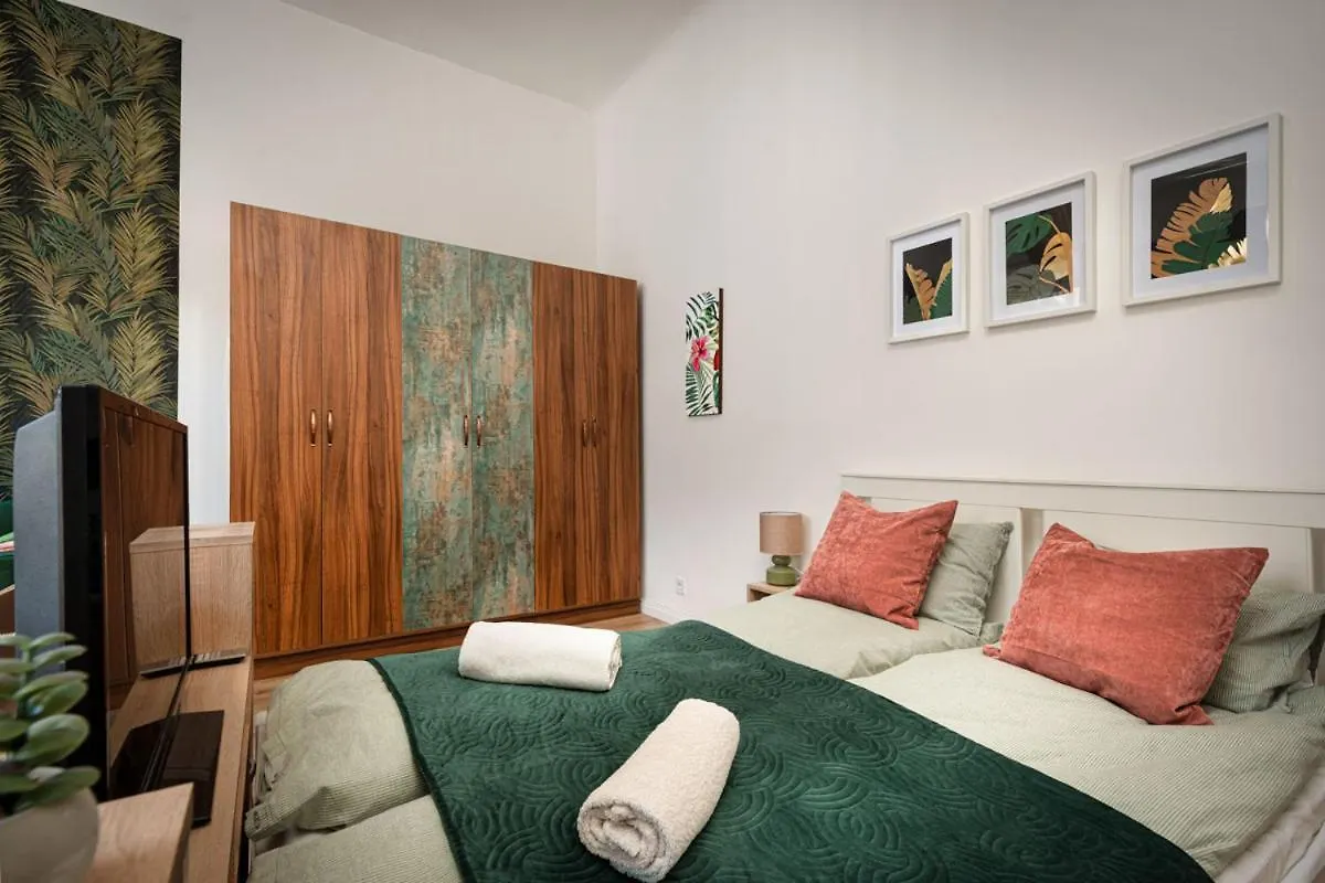 Green Palm Apartment Near By Heroes Square With Free Parking 0*, Budapest Hungary