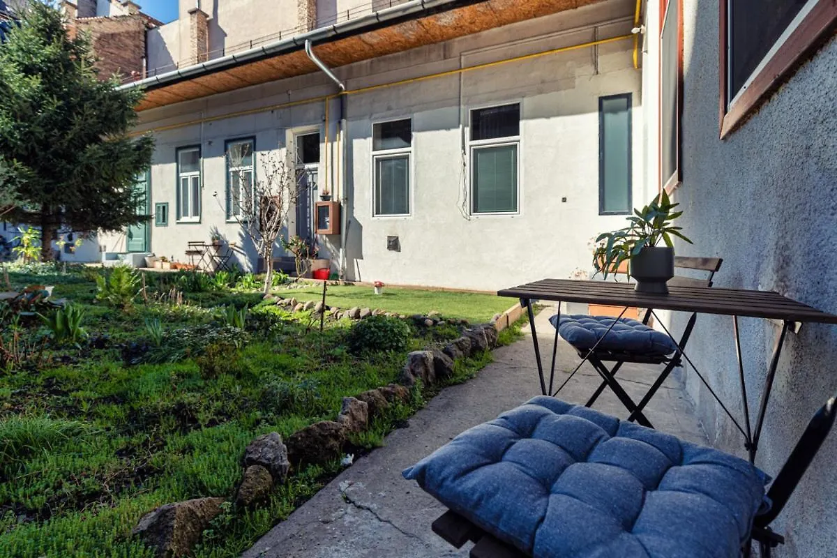 Green Palm Apartment Near By Heroes Square With Free Parking Budapest