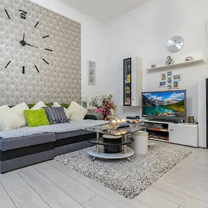Grey Orchid - Studio Будапешт