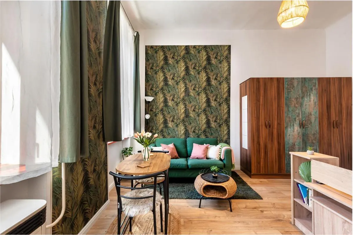 Green Palm Apartment Near By Heroes Square With Free Parking Hungria