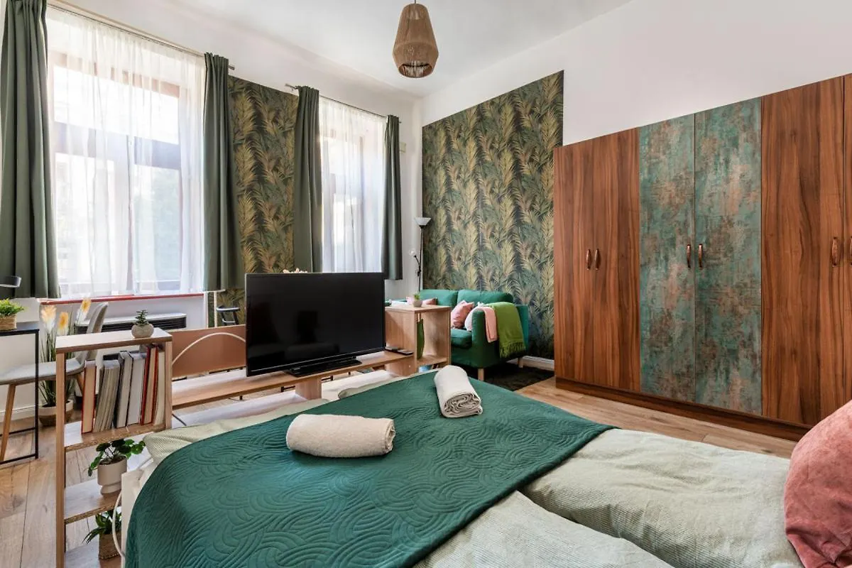Green Palm Apartment Near By Heroes Square With Free Parking